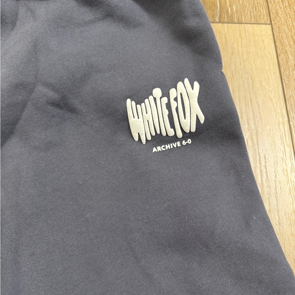 White Fox Dark Gray Archive 6-0 Women’s XS Sweatpants NWOT - Picture 3 of 6